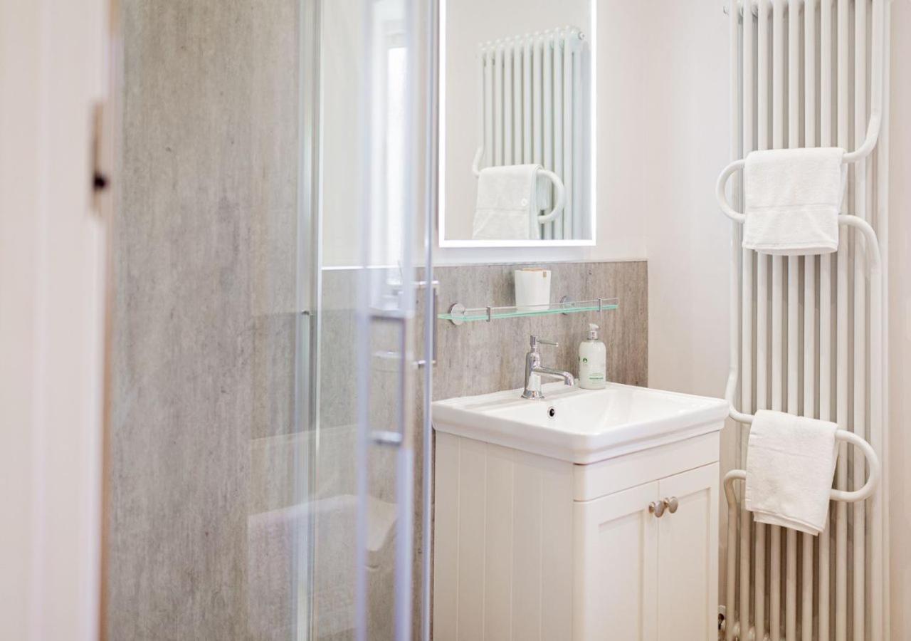 The Barn In Longhope - Luxury Barn Conversion エクステリア 写真