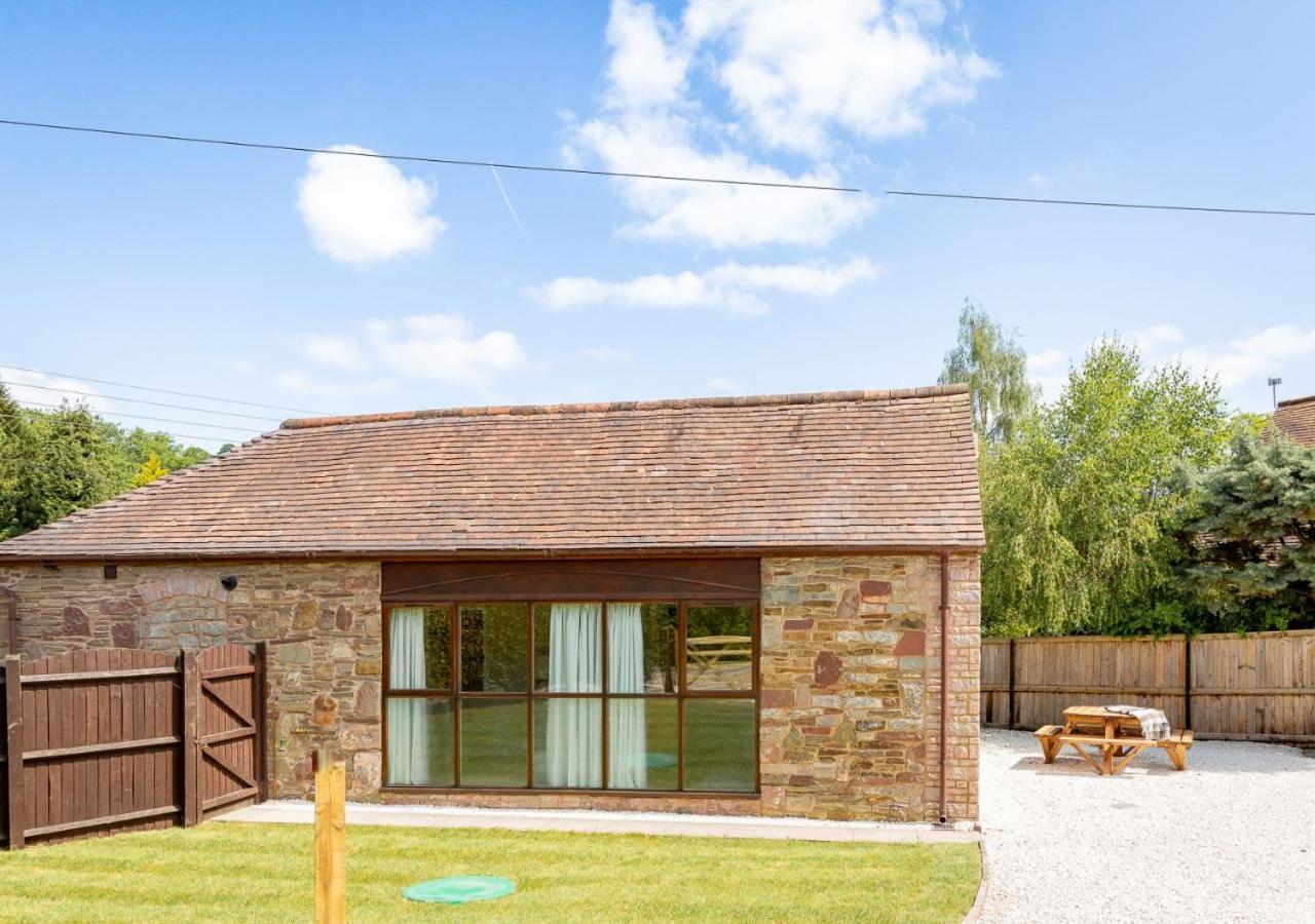 The Barn In Longhope - Luxury Barn Conversion エクステリア 写真
