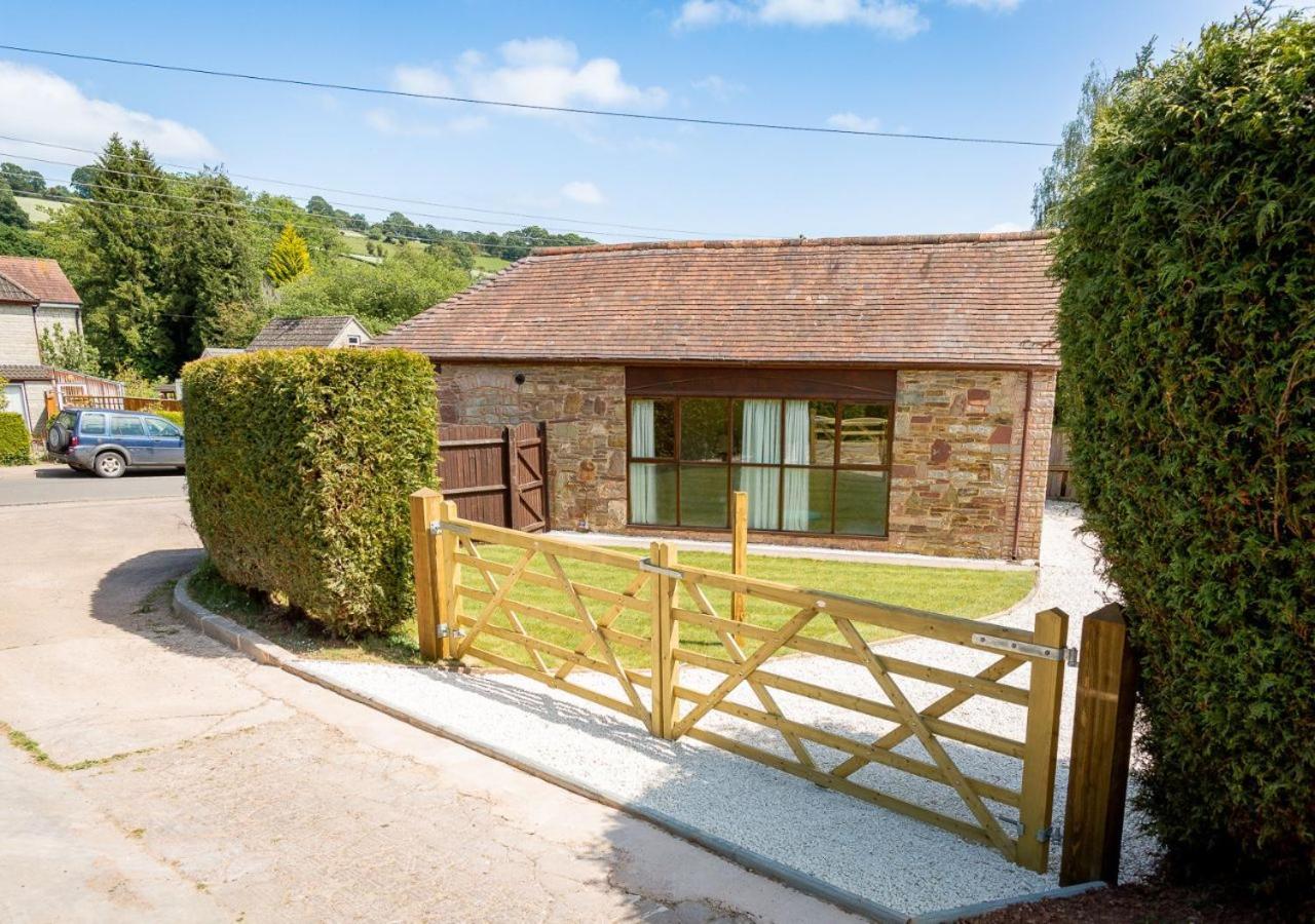 The Barn In Longhope - Luxury Barn Conversion エクステリア 写真