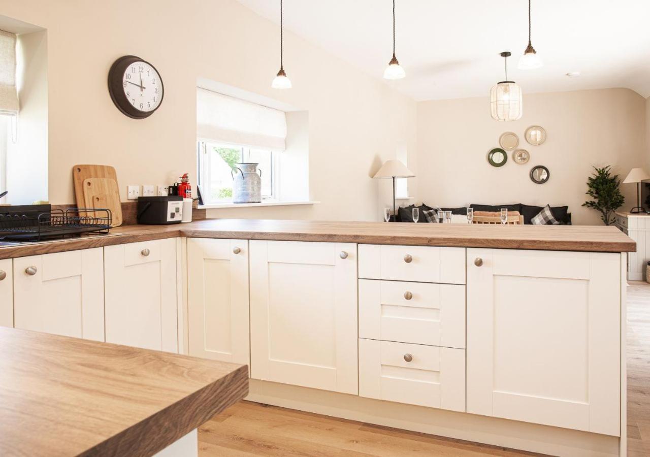 The Barn In Longhope - Luxury Barn Conversion エクステリア 写真