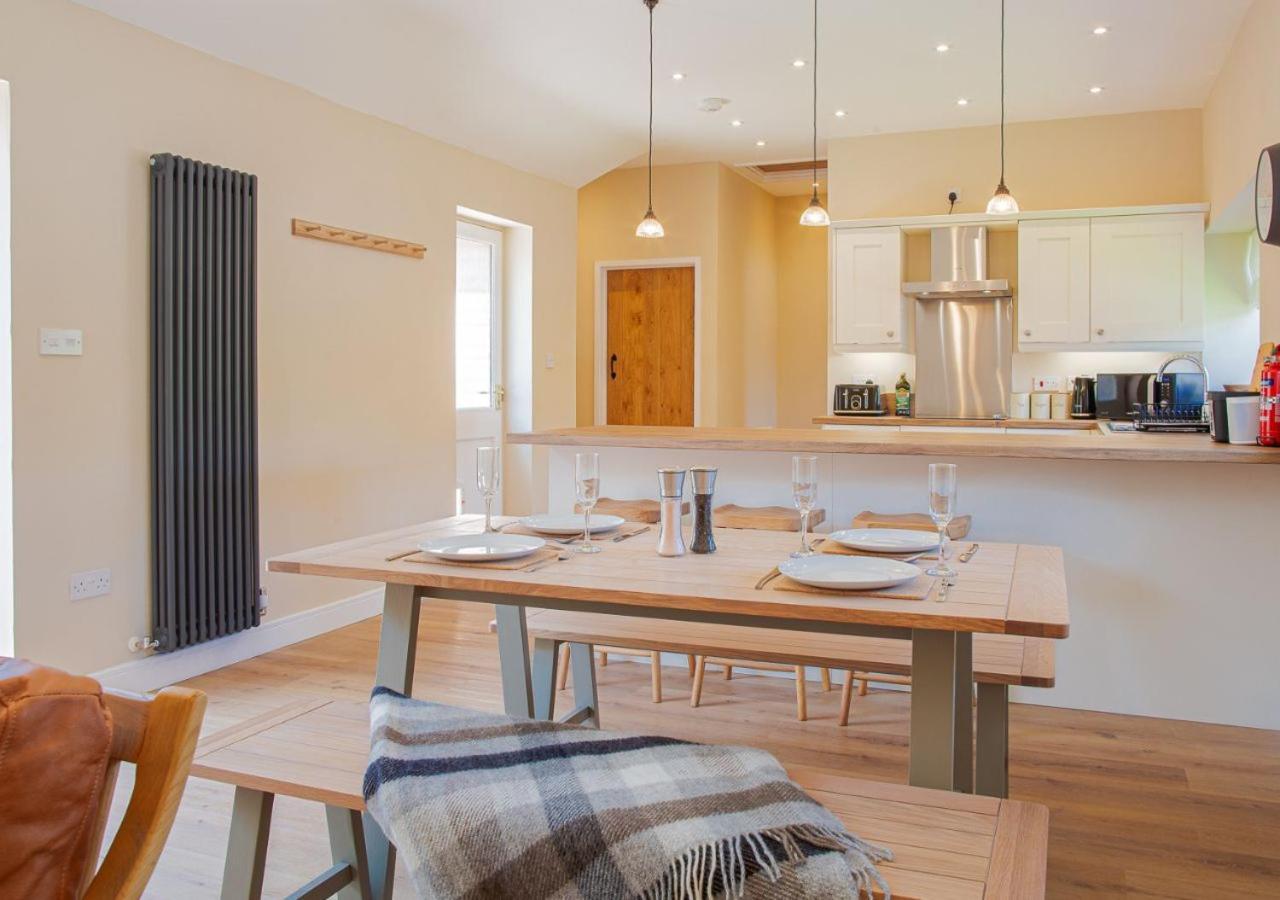 The Barn In Longhope - Luxury Barn Conversion エクステリア 写真